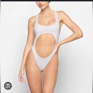 Skims Cut Out Monokini White XS